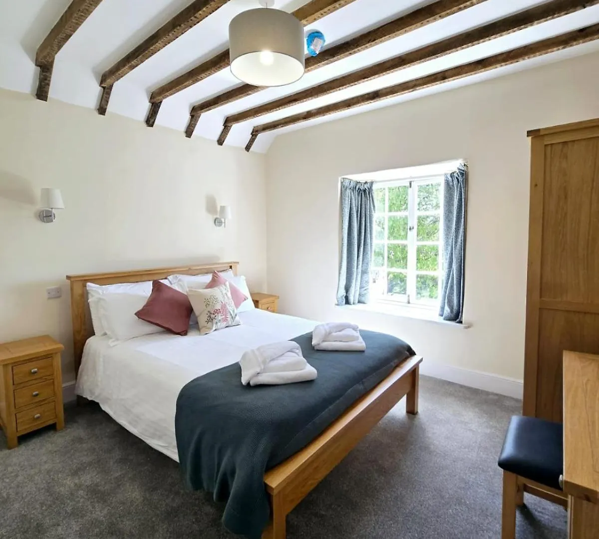 Red Lion Hotel Broadclyst 2*,