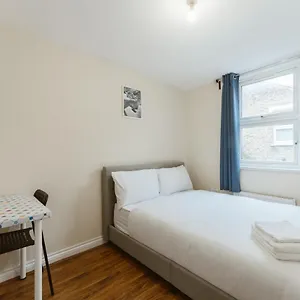 mile-end-rooms-57a.cambridgehotelsuk.com/